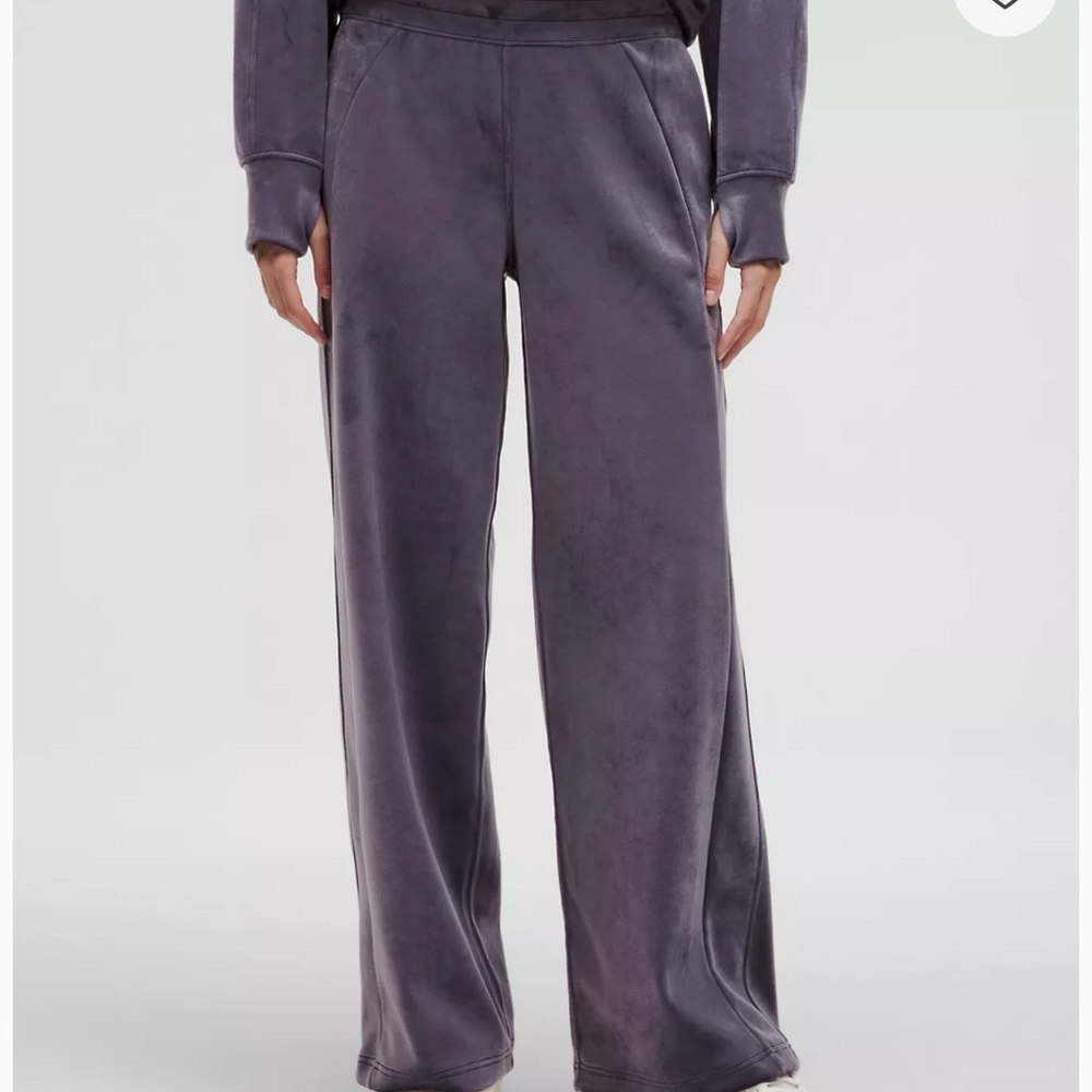 Lululemon Velvet Scuba Mid-Rise Wide-Leg Pant. NWT!